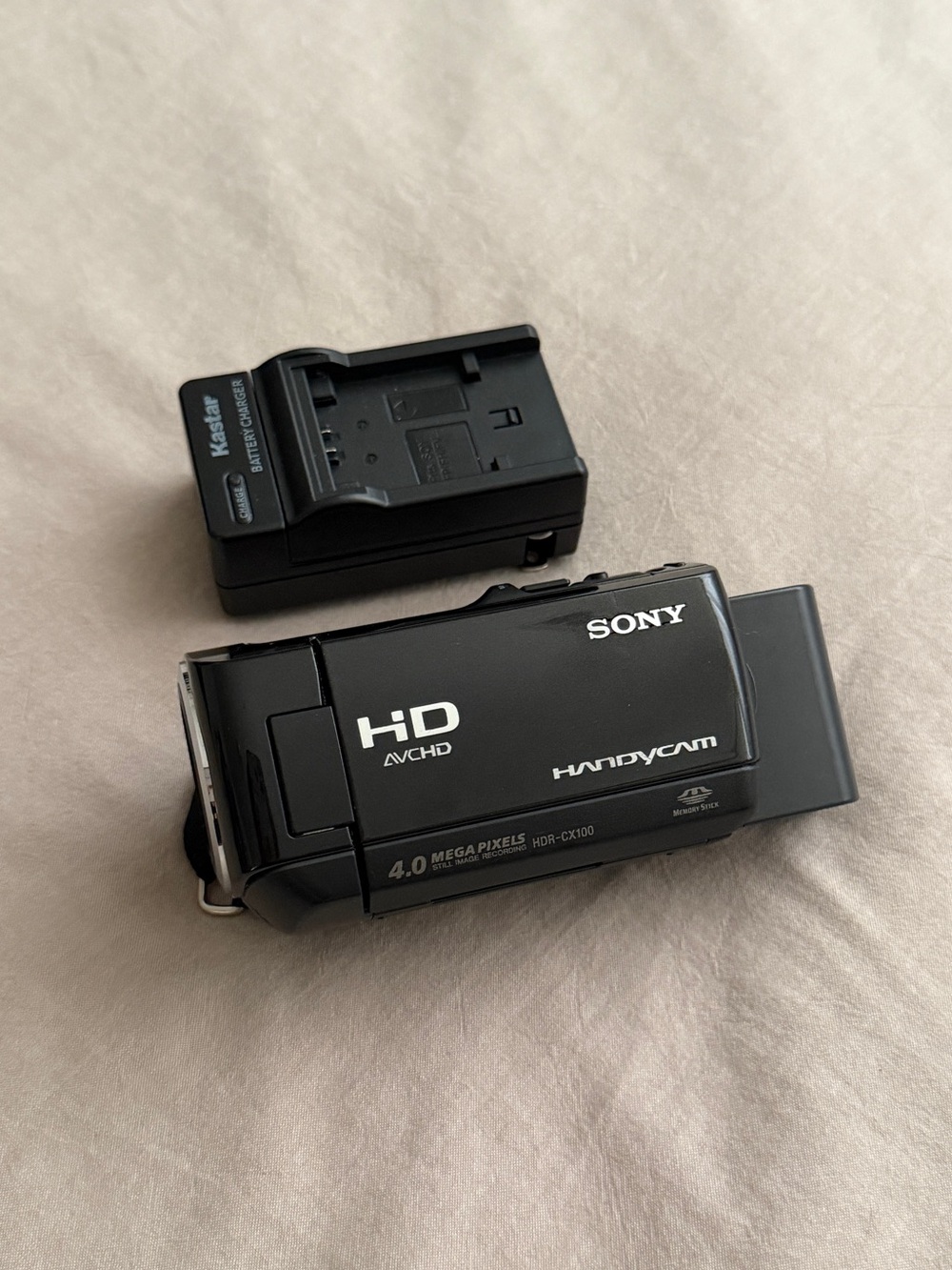 Sony Handycam HDR-CX100 HD AVCHD Camcorder - Excellent